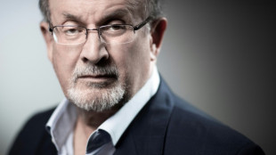 Rushdie ist nach Messerangriff auf ihn auf dem Weg der Besserung 