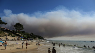 Waldbrände bei Bordeaux wüten weiter - Ascheregen nach weiterem Brand bei Avignon