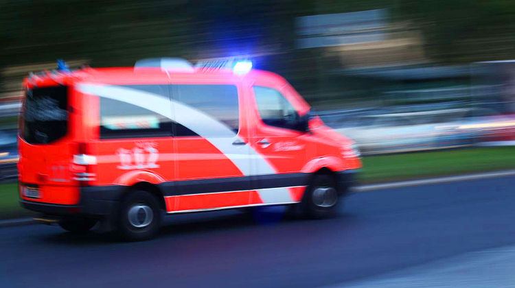 Polizei: 25-Jährige steckt in Bayern tot in Altkleidercontainer