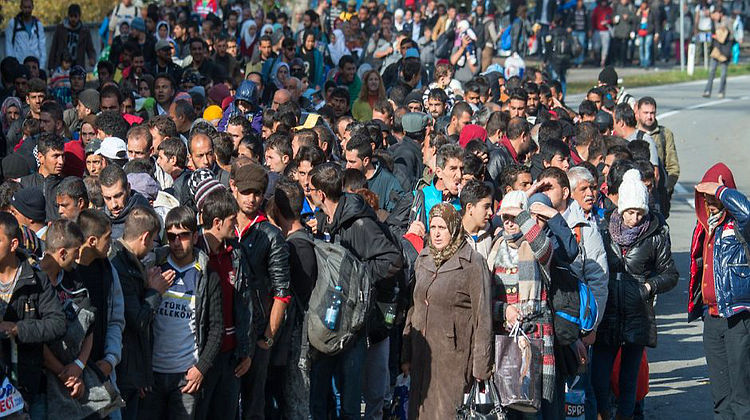 Bundestag stimmt aktuell über das Migrationspaket der GroKo ab