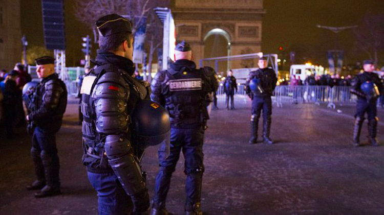 FRANKREICH: Feiger Mord des IS an zwei Polizisten in Paris