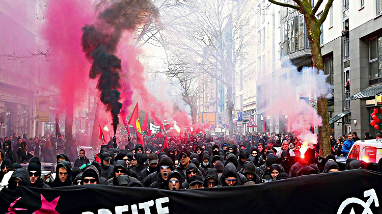 Deutschland: Über 10.000 Menschen demonstrieren gegen G20