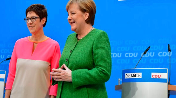 CDU-Chefin Annegret Kramp-Karrenbauer sagt bei Fehler: 
