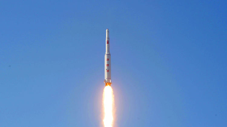 Säbelrasseln und Kriegstreibrei: Nordkorea feuert erneut Rakete ab