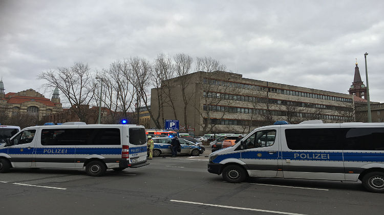 Berlin: Schwerer Unfall mit Beteiligung von Polizeifahrzeug