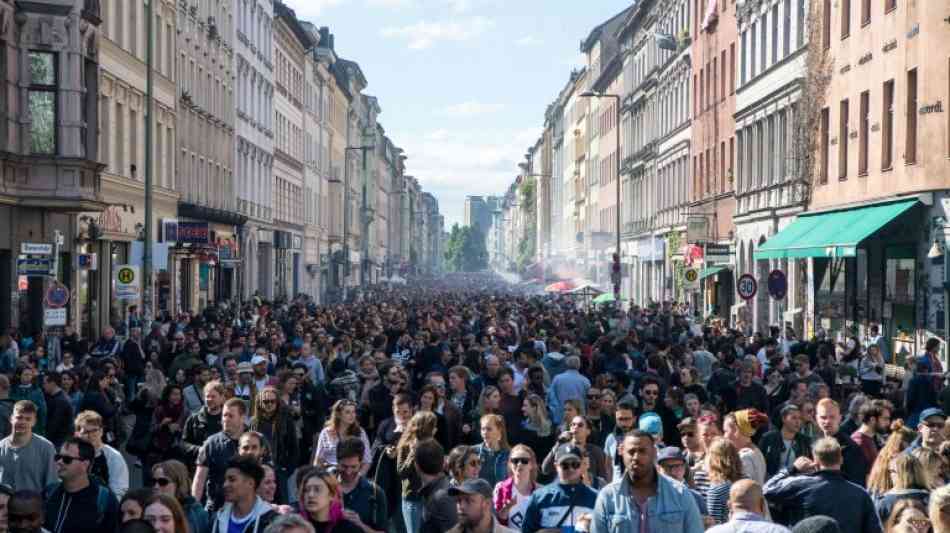"Revolutionäre" Mai-Kundgebung durch Berlin verläuft weitgehend friedlich