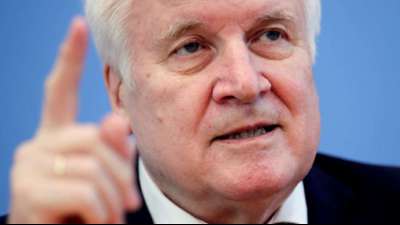 Seehofer will sich derzeit nicht mit Astrazeneca impfen lassen
