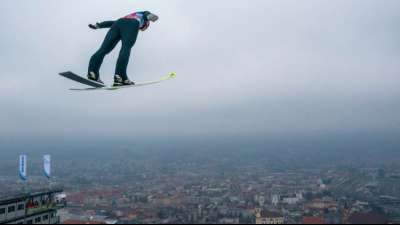 Geiger stürzt in Innsbruck als 30. ab, Stoch führt zur Halbzeit