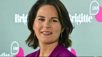 Gr&uuml;ne stehen trotz Kritik zu Kanzlerkandidatin Baerbock