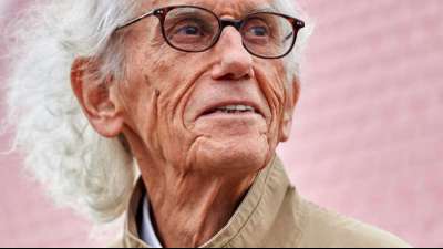 Werke aus Erbe von Christo f&uuml;r acht Millionen Euro versteigert