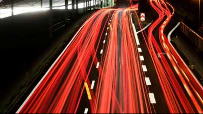&Ouml;ffentliche Ausgaben f&uuml;r Bau von Stra&szlig;en und Br&uuml;cken deutlich gestiegen