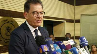 Minister Müller will nachhaltige Beschaffung bei öffentlichen Textilien bis 2030