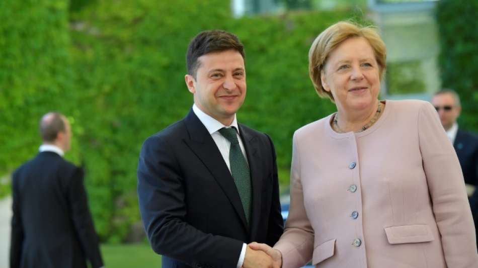 Merkel empfängt Selenskyj mit militärischen Ehren im Kanzleramt
