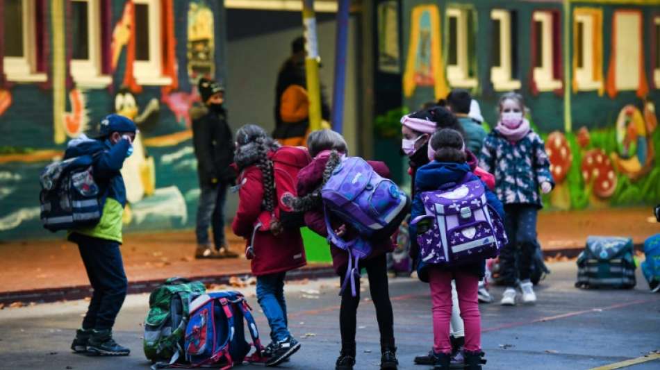 Neue Bundesbildungsministerin und die Weihnachtsferien