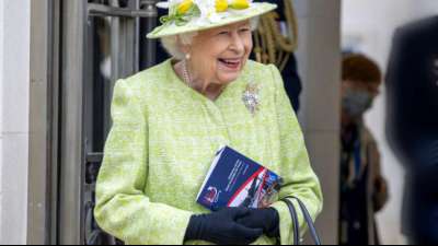 Queen mit Russland-Witz bei &ouml;ffentlichem Aufritt seit Monaten