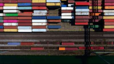 Wirtschaftsforscher senken Wachstumsprognose wegen Corona-Krise deutlich ab