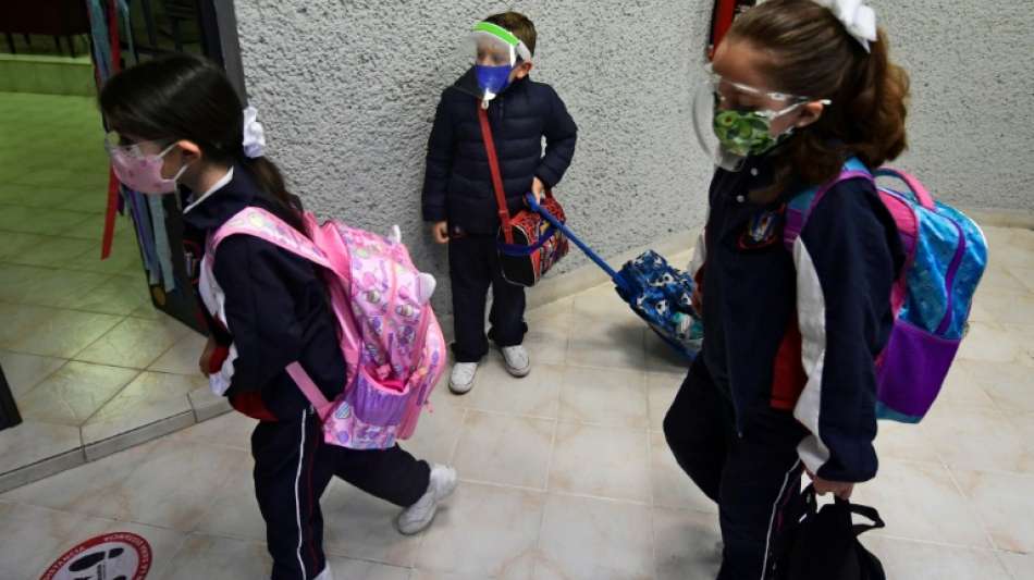 Mexikanische Sch&uuml;ler kehren nach einem Jahr Fernunterricht in Klassenr&auml;ume zur&uuml;ck