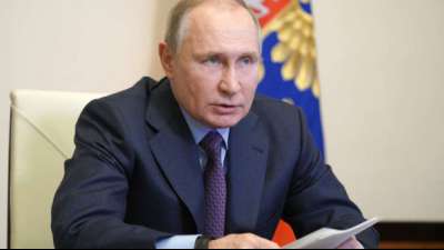 Putin wird am Dienstag mit Sputnik V gegen Corona geimpfen