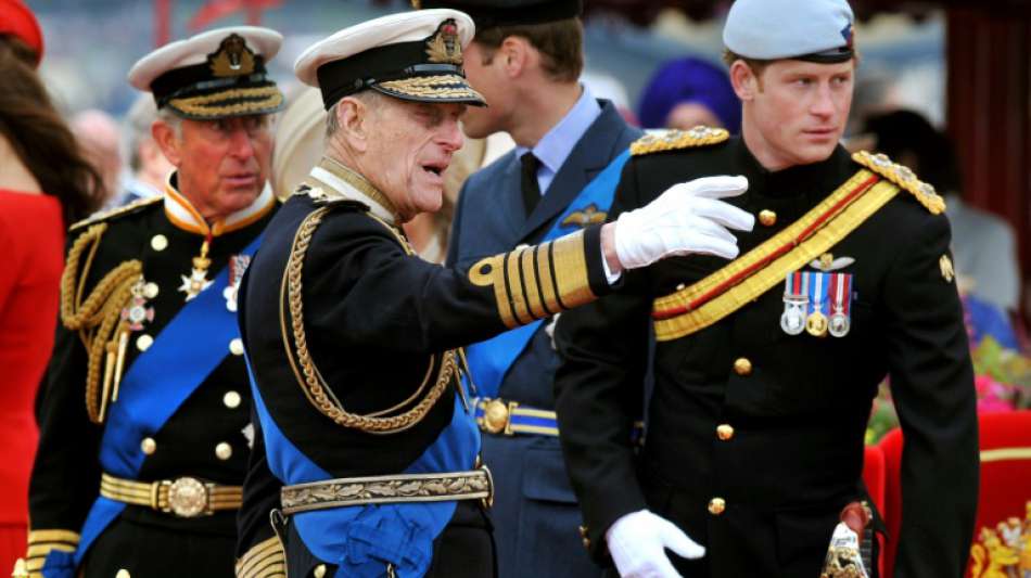 Prinz Harry w&uuml;rdigt toten Gro&szlig;vater vor Heimreise nach England