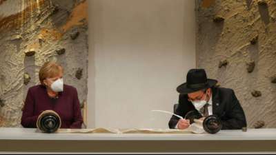 Merkel bekennt sich zu deutscher Verantwortung in Kampf gegen Antisemitismus