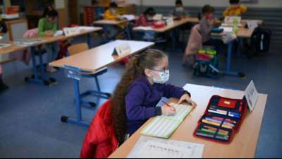 Lehrerverb&auml;nde dringen auf verl&auml;ssliche Testangebote f&uuml;r alle Sch&uuml;ler