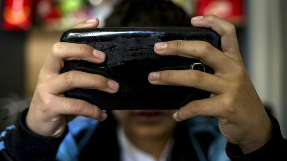 Das erste Smartphone gibt es für viele Kinder zwischen sechs und elf Jahren