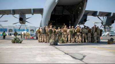 Bundeswehr hat bislang mehr als 900 Menschen aus Kabul ausgeflogen