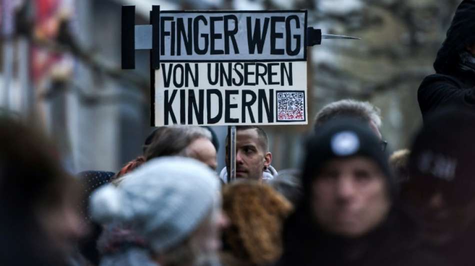 Tausende protestieren gegen Corona-Ma&szlig;nahmen und Impfpflicht