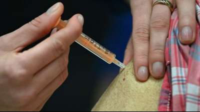 Gro&szlig;britannien bereitet n&auml;chste Phase der Impfkampagne vor