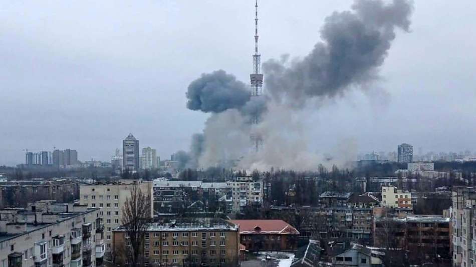 Kiew: Fernsehturm der Hauptstadt durch russischen Angriff getroffen