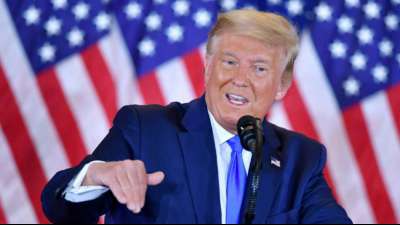Trump verkündet vorzeitig Wahlsieg und will Auszählung stoppen lassen