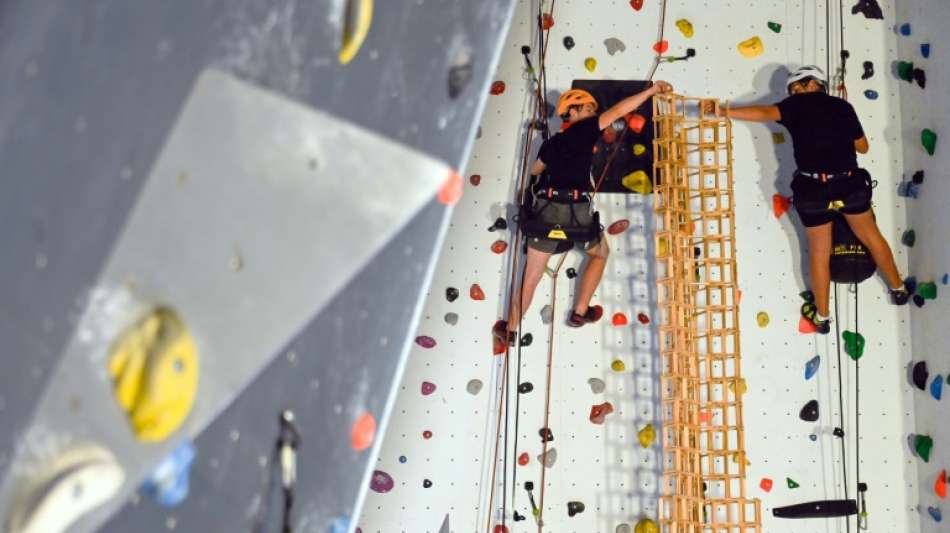 Französische Pfadfinder errichten größten Kapla-Turm der Welt mit 18,76 Metern