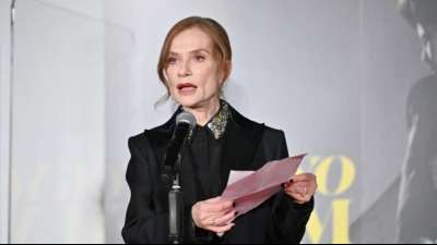 Isabelle Huppert bekommt Goldenen Ehrenb&auml;ren bei Berlinale 2022