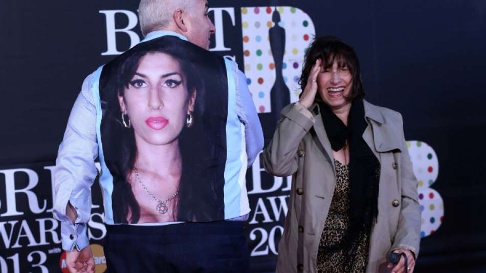 Familie von Winehouse will 10 Jahre nach Tod Image korrigieren