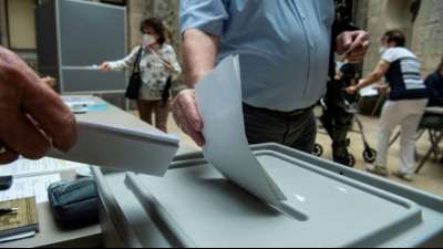 Union in "Politbarometer" mit Verlusten