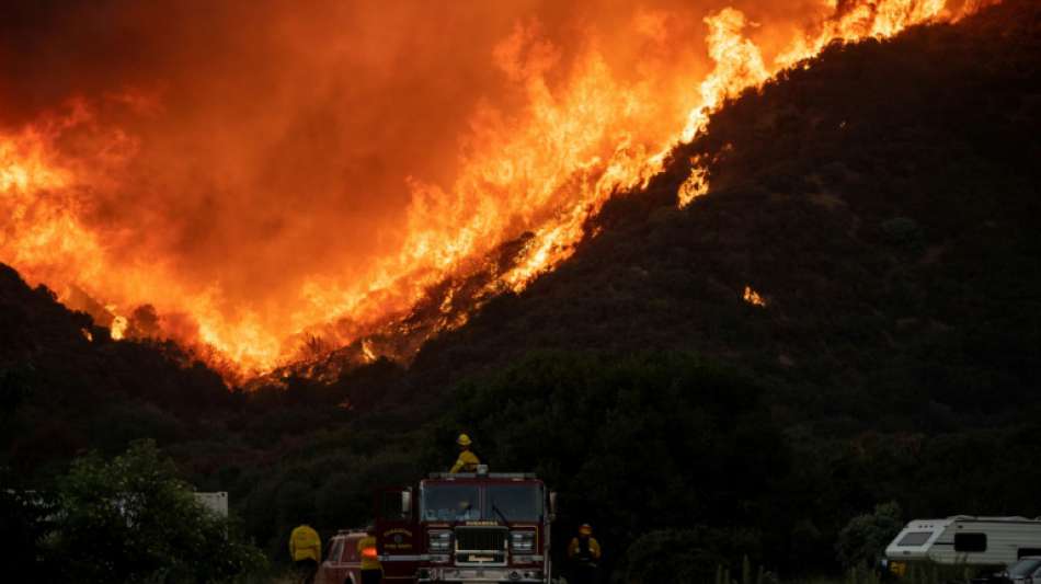 Tausende Häuser durch gewaltigen Brand in Kalifornien bedroht