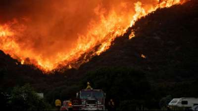Tausende Häuser durch gewaltigen Brand in Kalifornien bedroht