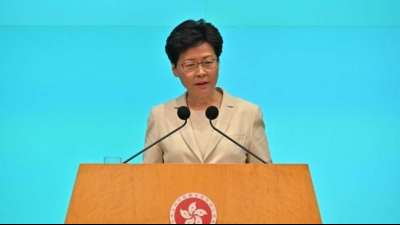 Hongkongs Regierungschefin Lam entschuldigt sich "aufrichtigst" bei Bevölkerung