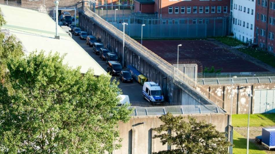 Justizministerin dankt Einsatzkräften nach Geiselnahme in Lübecker Gefängnis