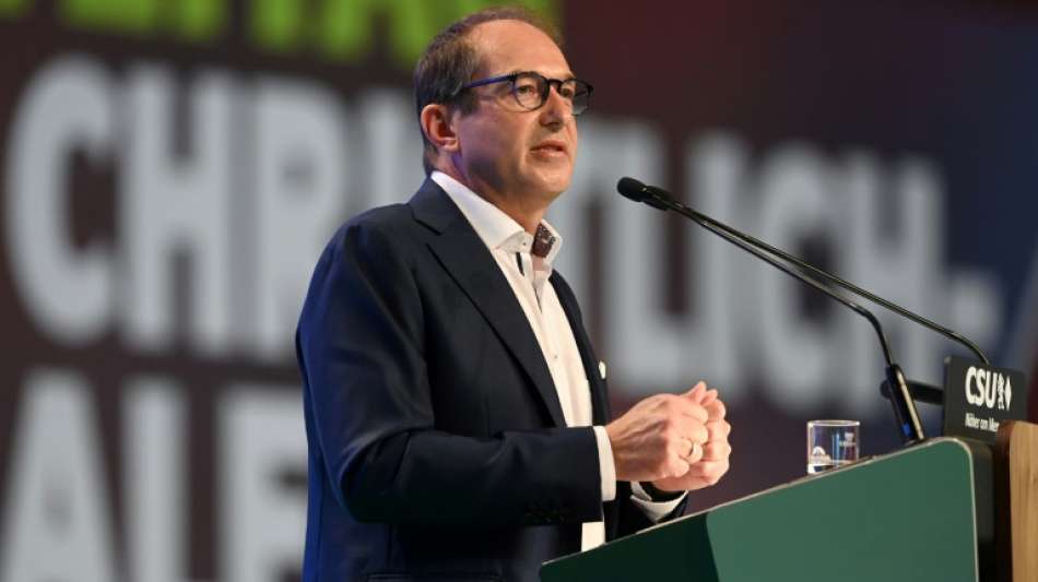 CSU best&auml;tigt Dobrindt im Amt des Landesgruppenchefs im Bundestag