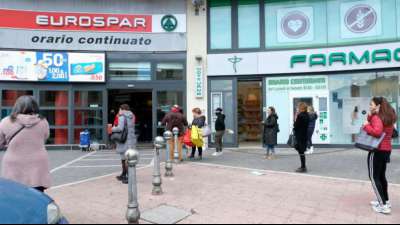 Polizei schützt Supermärkte auf Sizilien vor Plünderungen wegen Corona-Krise