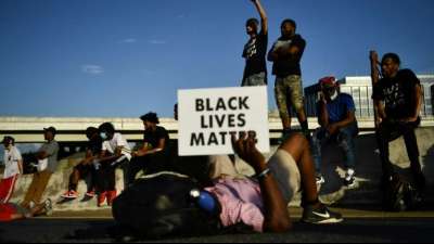 Anklage gegen Polizisten zwei Jahre nach Tod von Afroamerikaner Elijah McClain