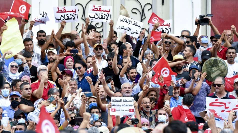 Hunderte Demonstranten fordern Rückkehr zur Demokratie in Tunesien