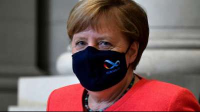 Merkel stellt im EU-Parlament Plan für EU-Vorsitz vor