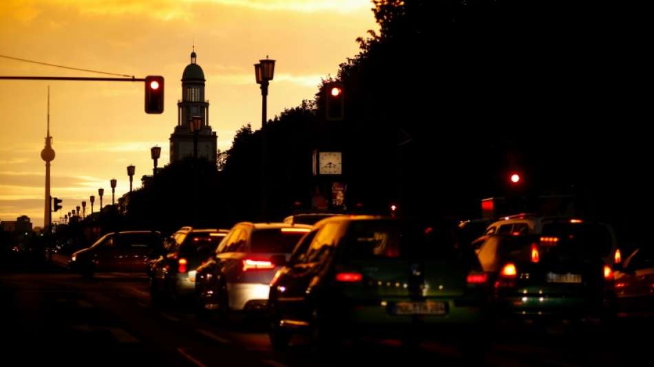 Berufspendler nutzen für kurze Arbeitswege häufiger das Auto