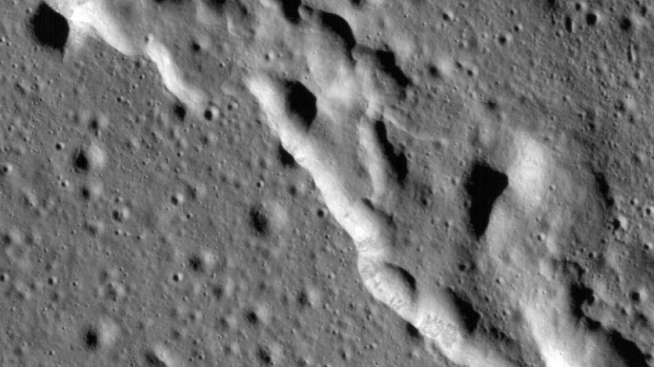 Nasa-Bilder zeigen schrumpfenden Mond