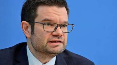 Buschmann schlie&szlig;t allgemeine Corona-Impfpflicht nicht kategorisch aus 