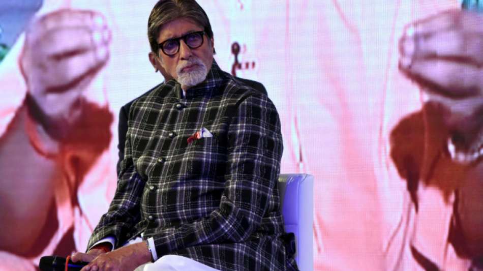Bollywood-Megastar Amitabh Bachchan wegen Covid-19 im Krankenhaus