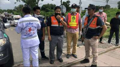 Mindestens 17 Tote nach Zusammenprall zwischen Bus und Zug in Thailand