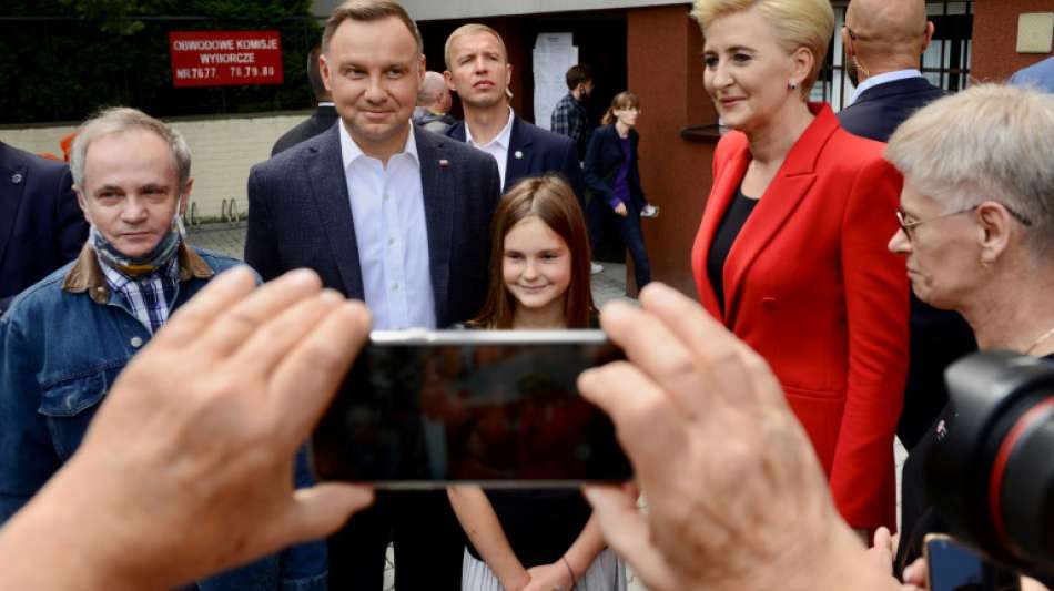 Amtsinhaber Duda laut ersten Prognosen bei Präsidentenwahl in Polen knapp vorn